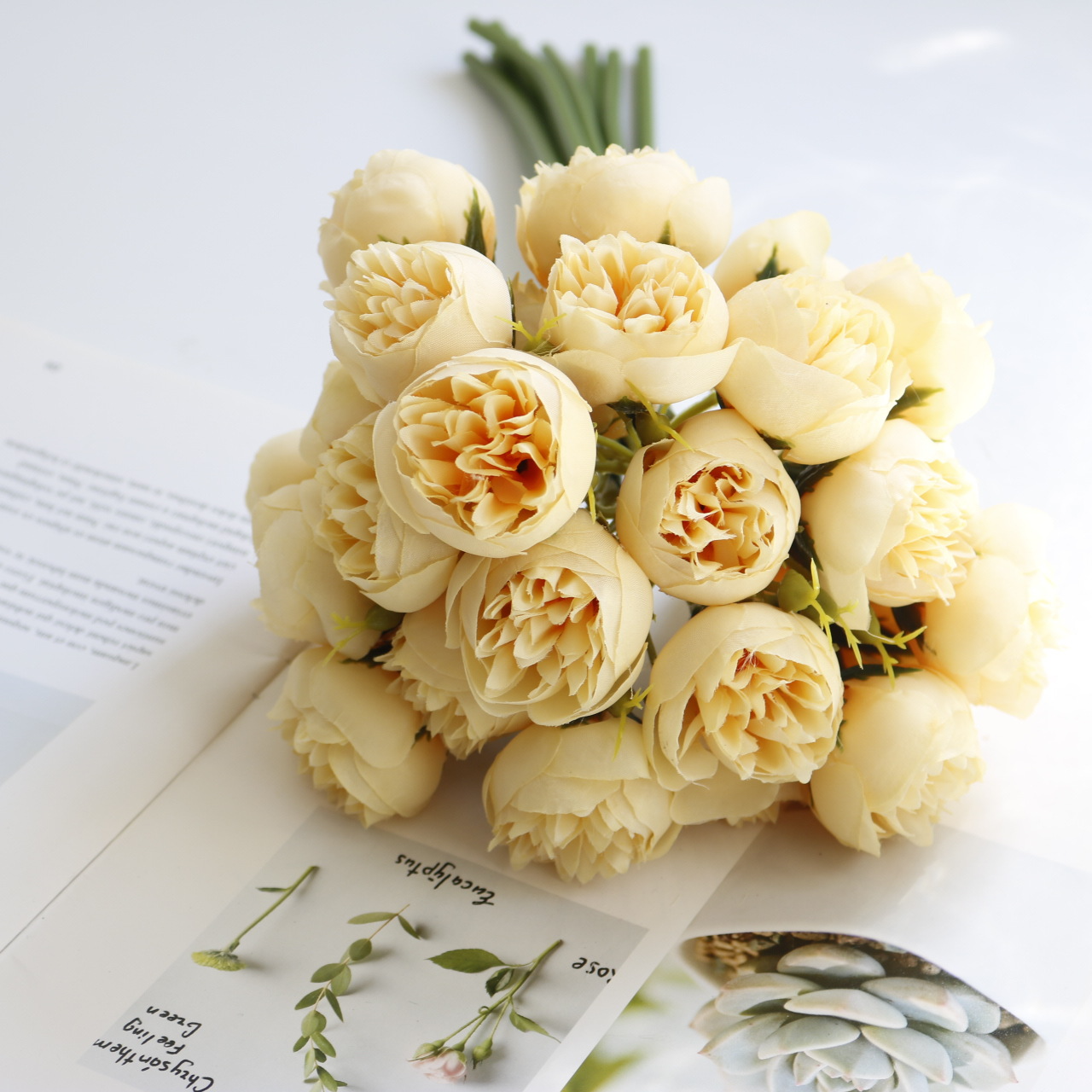 Chic konstgjord blombukett (1 + 1 GRATIS)