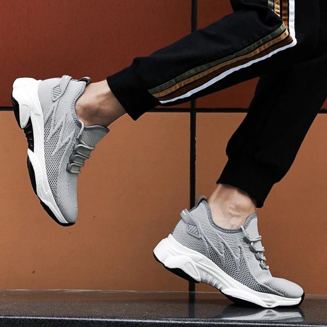 Sneakers I Mesh Som Andas Och Ger Okad Höjd