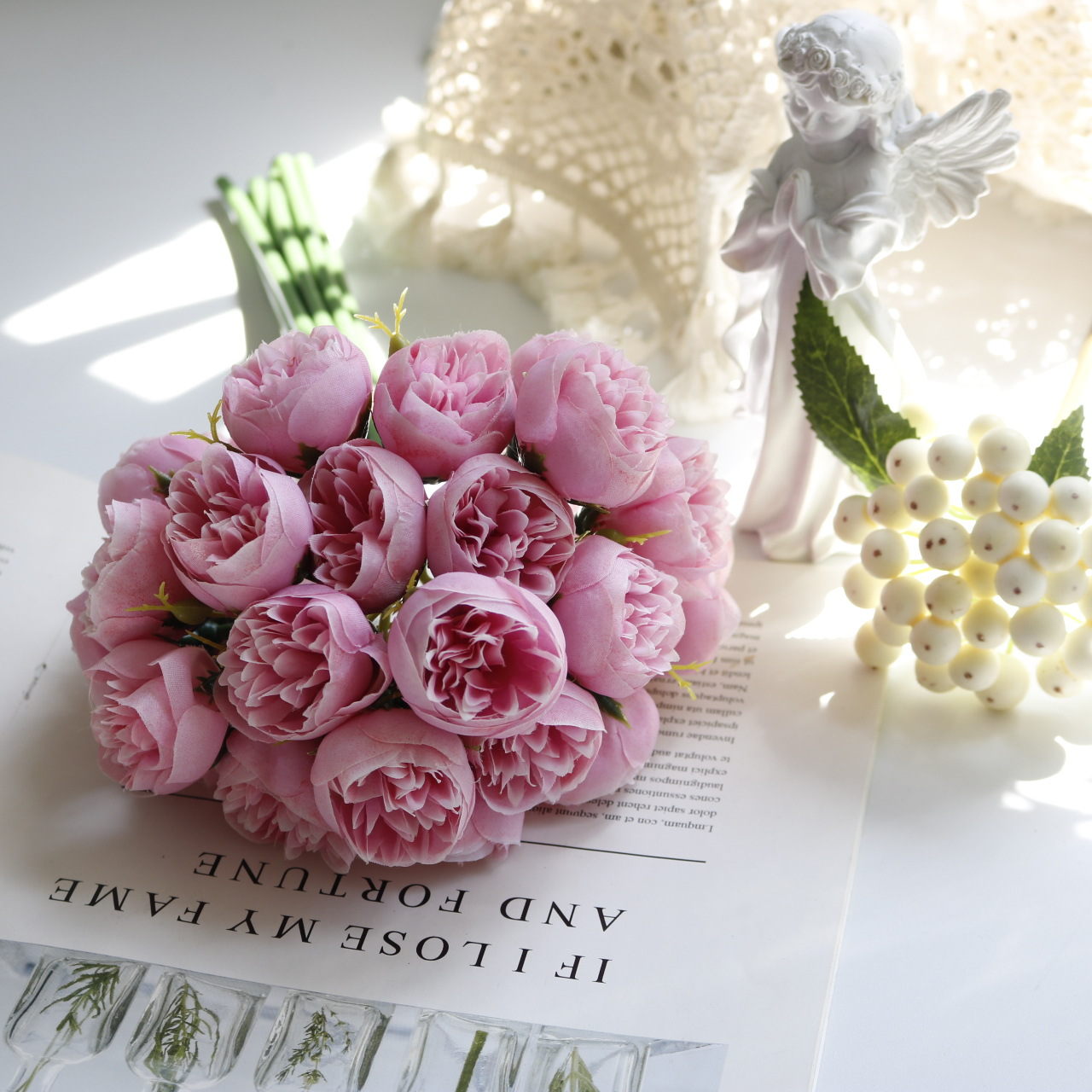 Chic konstgjord blombukett (1 + 1 GRATIS)