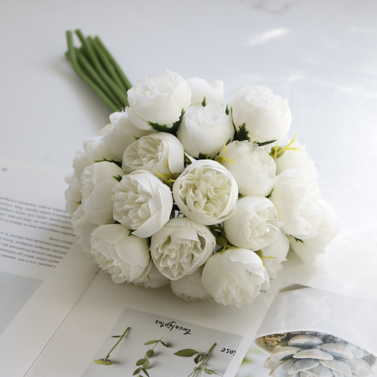Chic konstgjord blombukett (1 + 1 GRATIS)