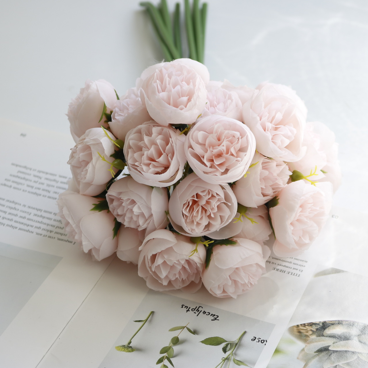 Chic konstgjord blombukett (1 + 1 GRATIS)