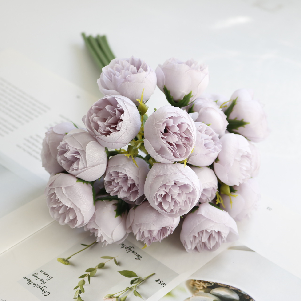 Chic konstgjord blombukett (1 + 1 GRATIS)