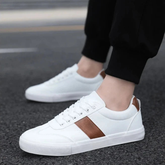 Avslappnade Sneakers Med Bruna Detaljer